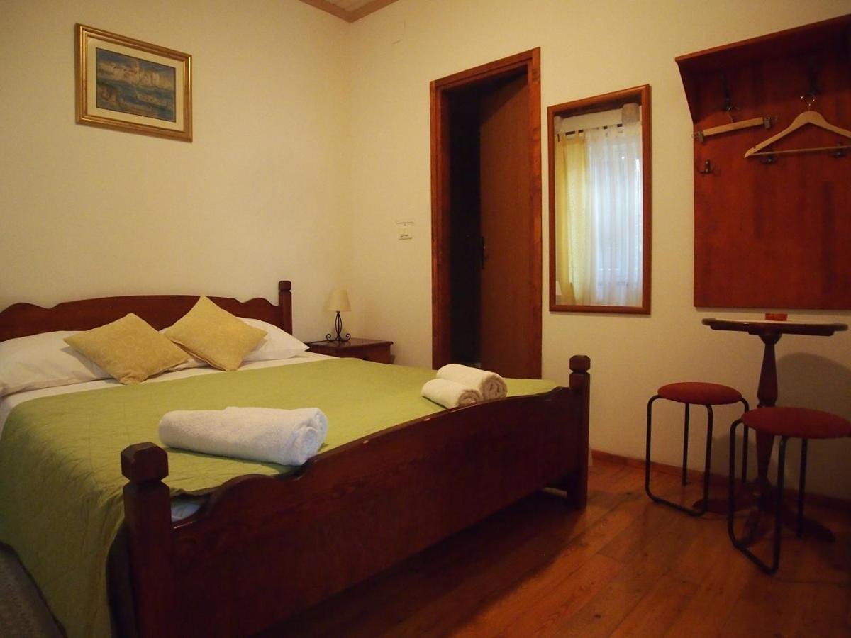 Rooms & Studio Stipcic Trogir Buitenkant foto