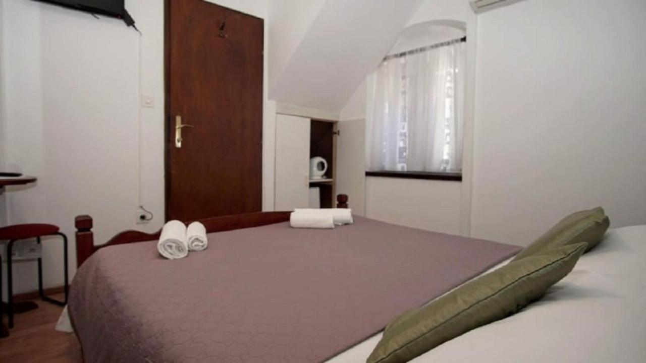 Rooms & Studio Stipcic Trogir Buitenkant foto