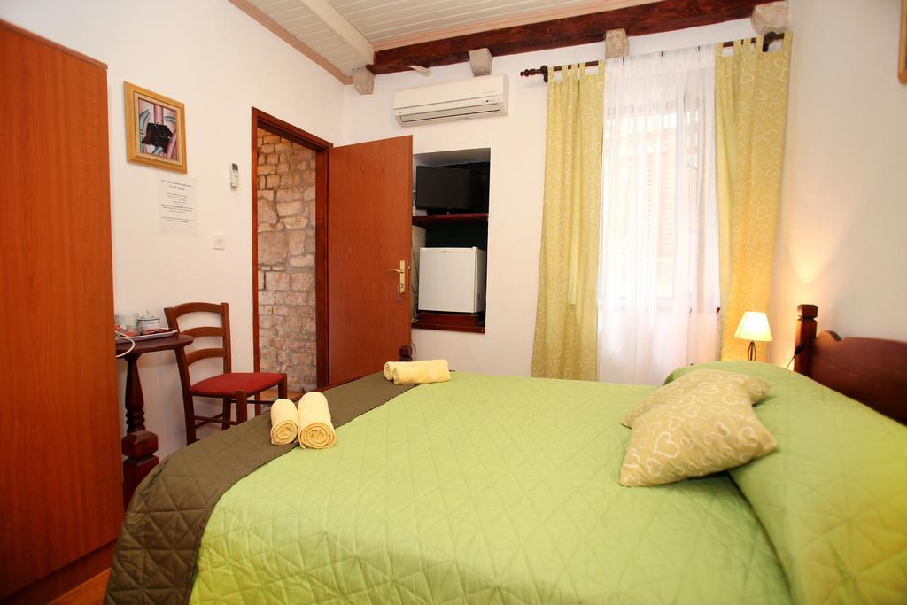 Rooms & Studio Stipcic Trogir Buitenkant foto