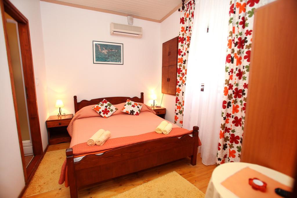 Rooms & Studio Stipcic Trogir Buitenkant foto