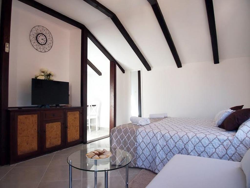 Rooms & Studio Stipcic Trogir Buitenkant foto