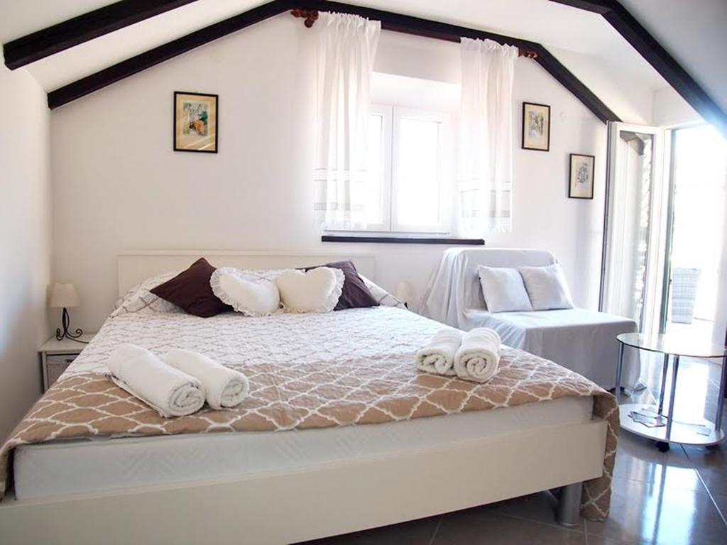 Rooms & Studio Stipcic Trogir Buitenkant foto